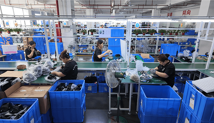 Professional motorcycle assembly workshop, standardized assembly and quality control for motorcycle spare parts