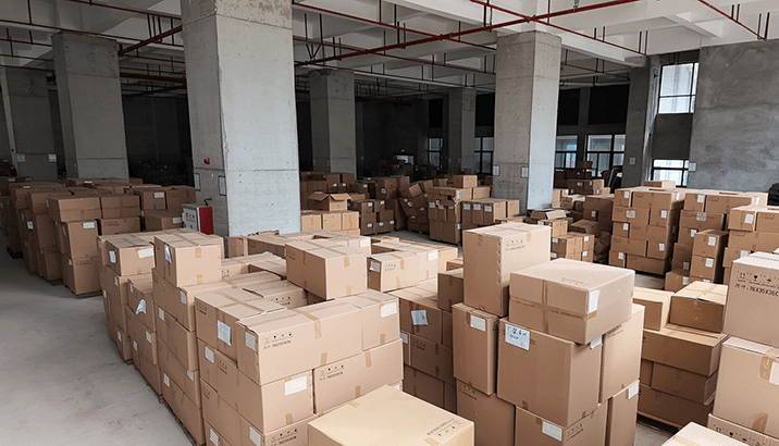 Large‑scale motorcycle parts warehouse, sufficient inventory for fast order preparation and timely delivery