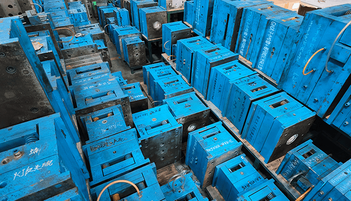 More than 300 sets of molds, mature tooling for motorcycle parts customization